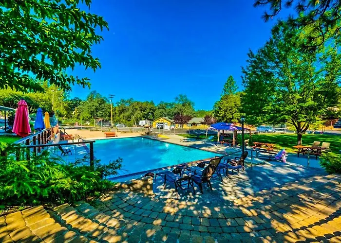 New! Cozy & Secluded House W/Deck - Near Yosemite!